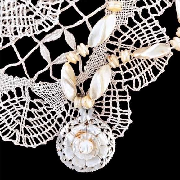 Antique MOP Mother of Pearl Necklace Woman’s Jewelry Very Intricate Ornate - Picture 3 of 10